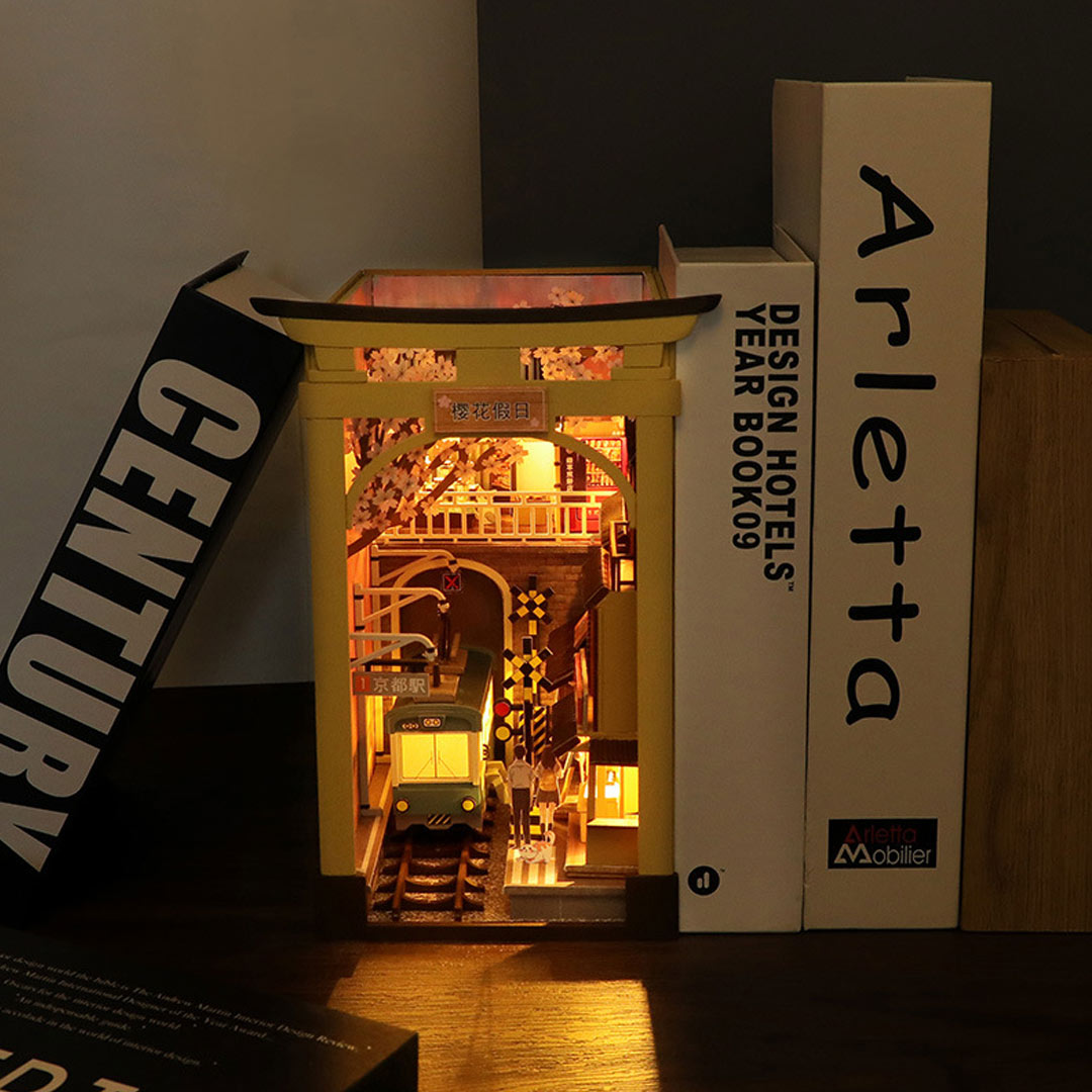 Sakura Holiday DIY Book Nook Kit