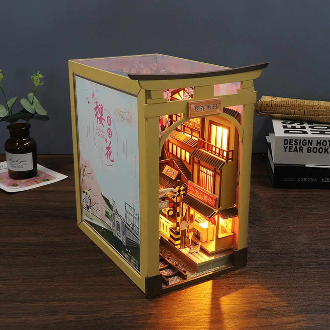 Sakura Holiday DIY Book Nook Kit