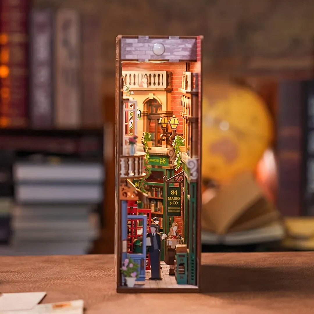 84 Charing Cross Road Wooden Puzzle Book Nook