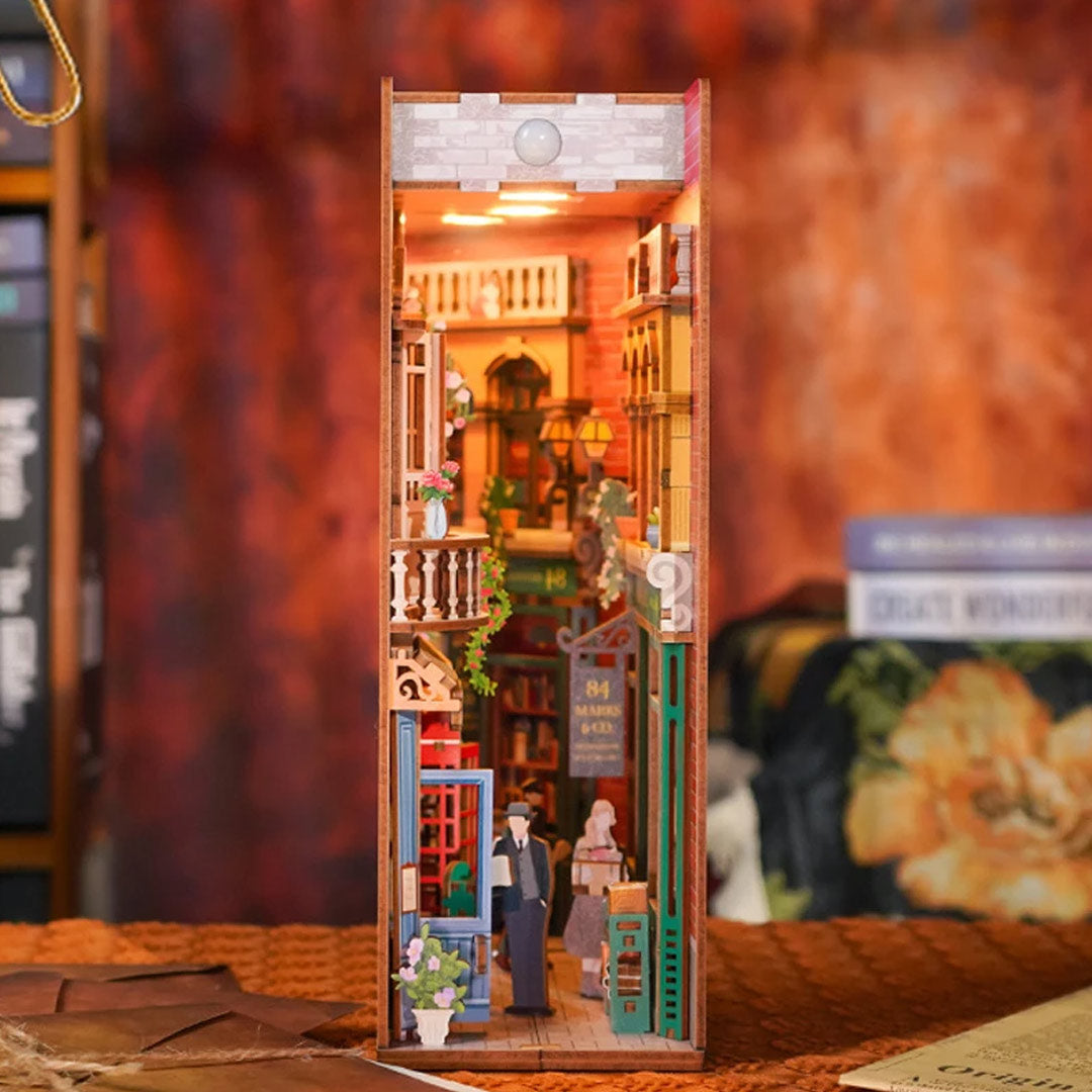 84 Charing Cross Road Wooden Puzzle Book Nook