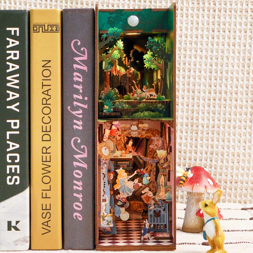 Alice in Wonderland Wooden Puzzle Book Nook Kit