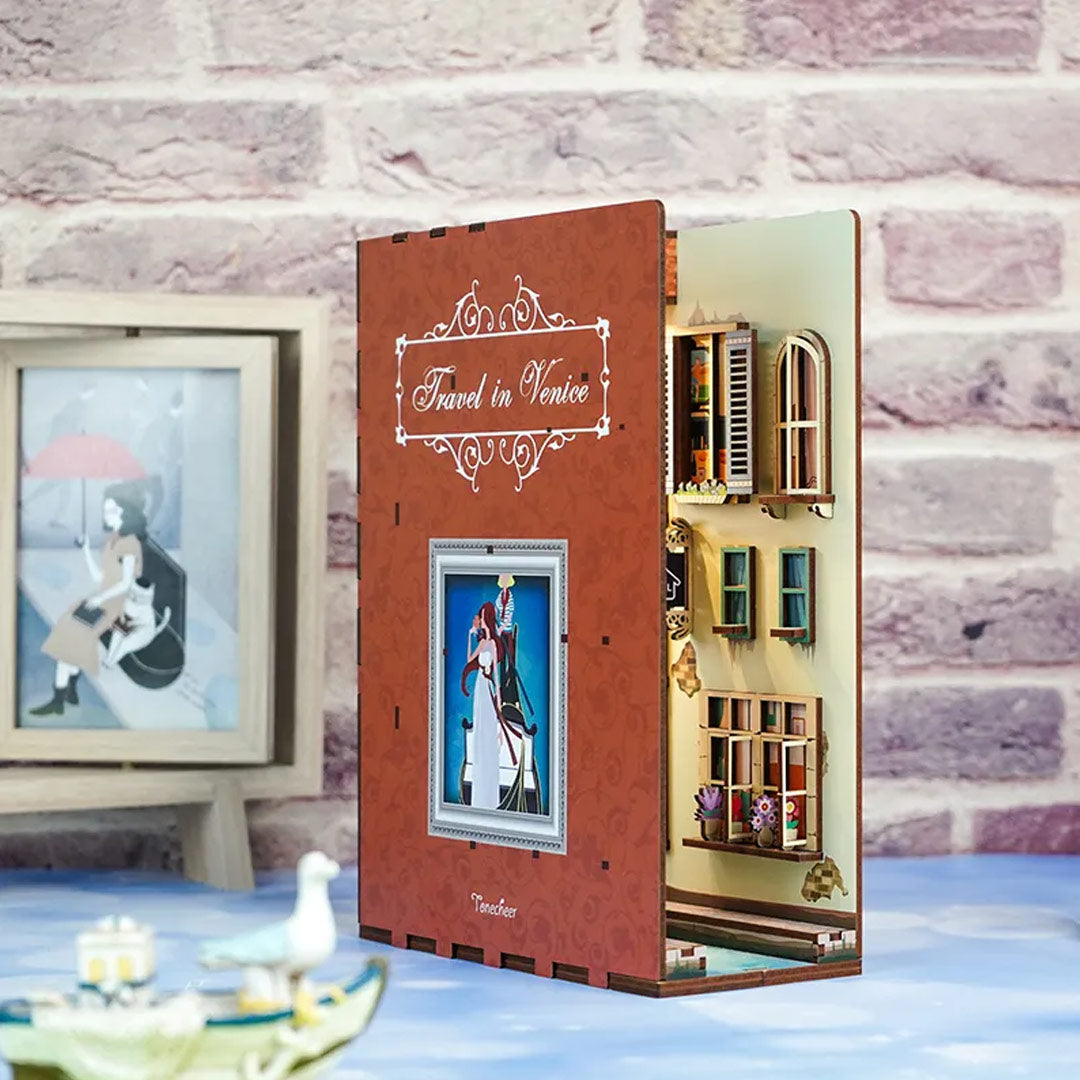 Travel in Venice Wooden Book Nook Kit