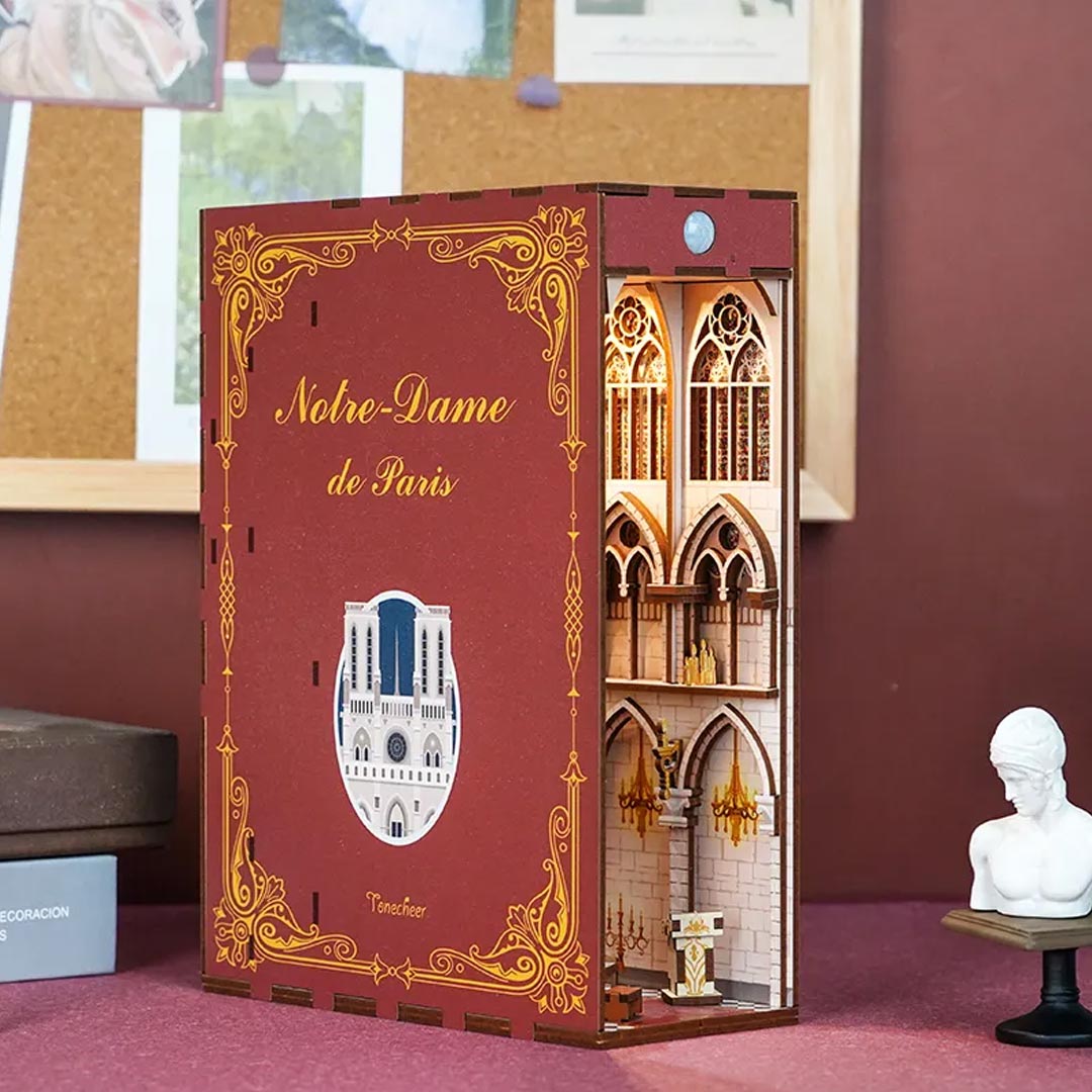 Notre-Dame de Paris Book Nook Kit